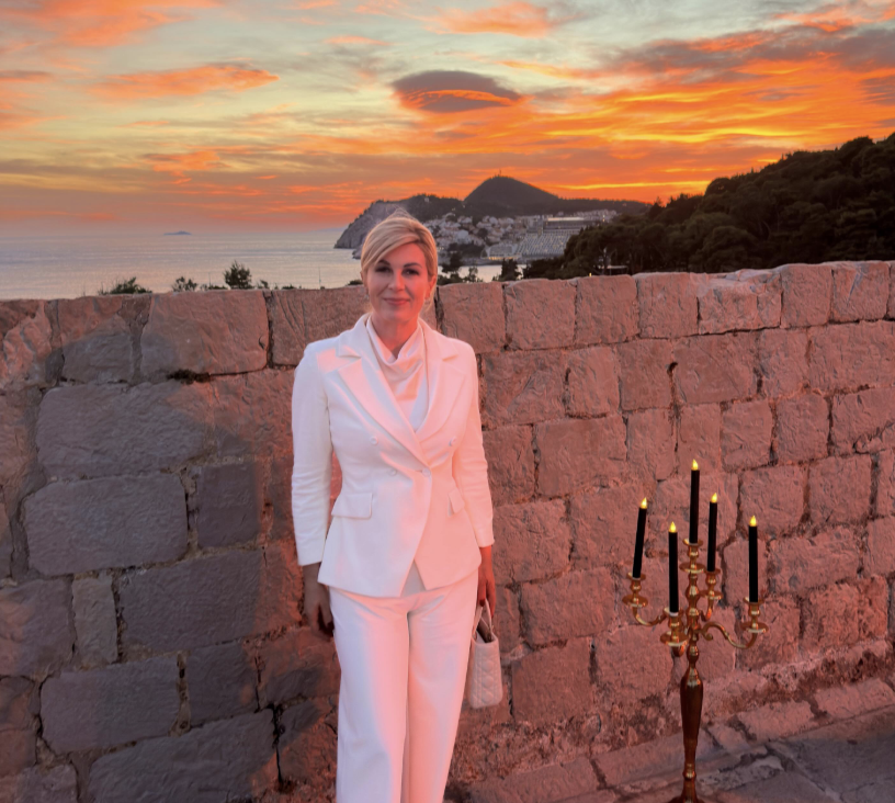 Kolinda iz Dubrovnika podijelila elegantne fotografije, pažnju ukrala modna kombinacija